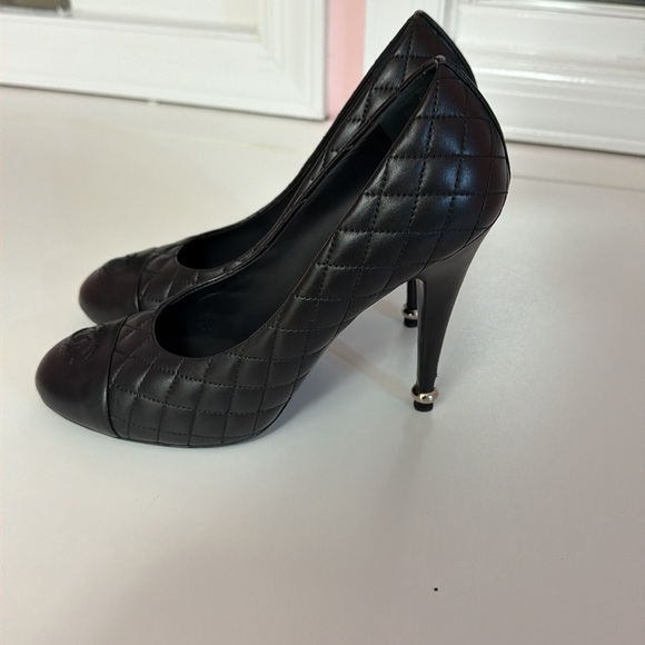 Chanel classic black pumps - Picture 2 of 7